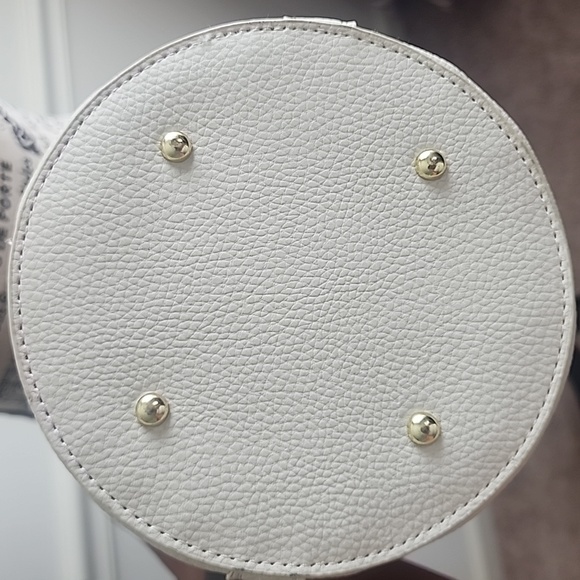 Tommy Bahama Rattan Bucket Bag - Picture 3 of 3